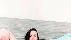 débora andrade masturbates solo