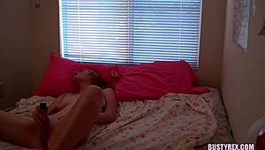 Watch this hot amateur teen fingering herself to orgasm with a dildo!