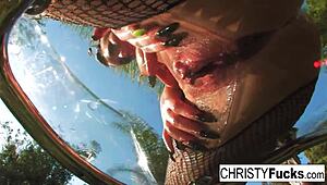 Christy Mack展示身体合集