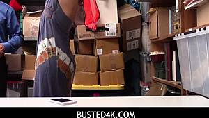 لماذا نيكت البرونيت الجميلة أفي لاف بقوة بعد سرقة من المتجر؟