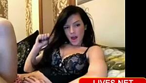 brunette teen shows off her feet and ass on cam