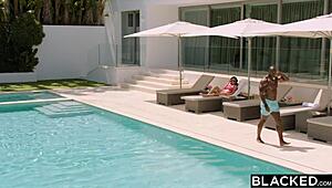 ויקי משתפת את הגבר שלה עם הברונטית החמה ריי שמתאווה ל-BBC בפעולה FFM פראית