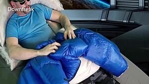 orbiting planet earth: canada goose bayan jacket fetish!