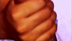 la madrastra de mi amiga tiene tetas enormes que no puedo ignorar cada vez que estudio allí 😍