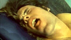 Ей, искаш да видиш винтажна космата путка на плажа?