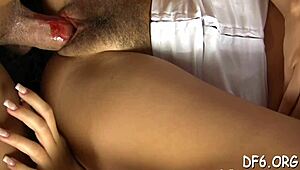 Pernah Liat Cowok Beruntung Merenggut Keperawanan Pacar Muda Rusia?