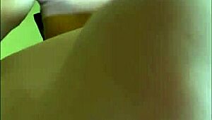 madrastra gets horny as hijastrastro licks her nipples