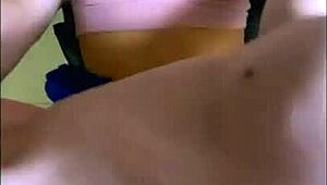 madrastra gets horny as hijastrastro licks her nipples