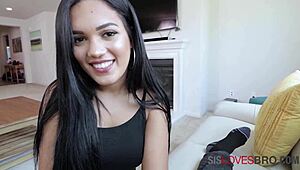 Mă excită călăria sălbatică a latinei busty Alina Belle