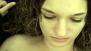 Mariée sexy kiffe trio anal au ciné mariage