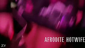 Afrodite RJ dances at the club without panties