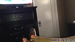 I got an ebony amatuer footjob with her toes