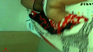 Me encuentro a mi hermanastra a solas y la acompaño follandomela duro y bien rico toda la noche parte uno