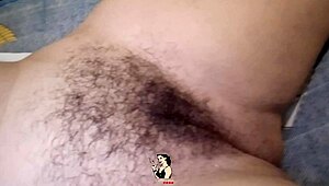 チャイエニスの日焼け肌インド人ソロオナニーセッション