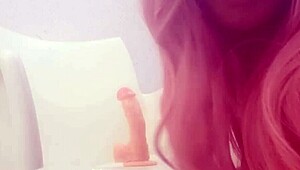 elle suce la bite à fond elle adore ça