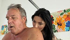 واو! جد ينيك ممرضات شباب حلوين في ثلاثي قديم وجديد بالمستشفى