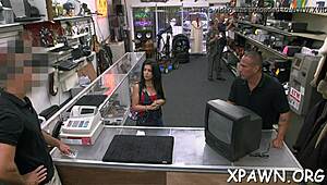 Salope de télé-réalité se fait baiser violemment