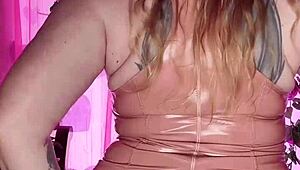 Hey, wanna see me tease in tight latex?