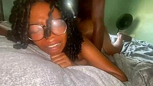 性感屁股熟女，“用力干我，18+少年情人！”