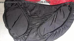 me masturbo con lencería sexy de mi amiga y me corro sobre su ropa