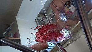 RosaFuxxxia, look at you fooding your feet with food!