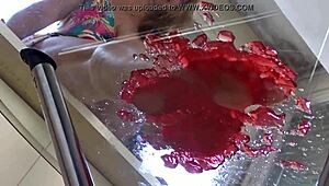 RosaFuxxxia, look at you fooding your feet with food!