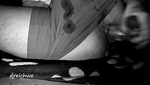 Сутрешно удоволствие с проститутка с дилда за анал