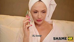 Nu pot crede rușinea cu milfa rusă în ciorapi și tocuri, atât de sălbatică și obraznică.