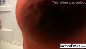 Η καβγάς Natasha Nice γυρίζει καυτό βίντεο μαύρου φωτός