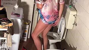 Shemale Masturbates To Cumshot