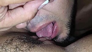 我在沙发上吸了那个辣男Johnny Hot1