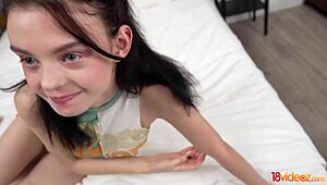 Йо, Пюр Кити го поема дълбоко, толкова диво! 😜