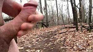 Zimni, mokrzy i napaleni ekshibicjoniści rozdarci nago w naturze