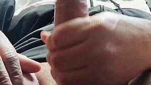 Pau Gostoso is ready in cosplay, teasing with a horny anime vibe at the massage parlor.