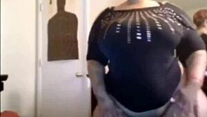 sexy big booty ebony teasing her curves... wow! 😘