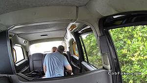 Bombshell with huge tits sucks in cab 😍