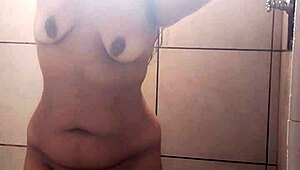 Amandinha Safada Shows Off Her Stunning Natural Tits in Hot Action