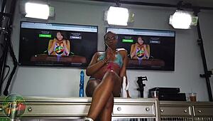 Obsazovka pro kurvičku s pecivem tělem a malinkými prsíky