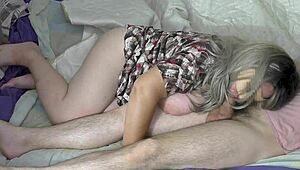 Не мога да повярвам, че тази голяма милф ми духа и го взе в дупето за анал