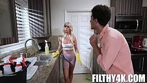 Wow! Slimthick Vic and Darrius Dawson Put Mom on Market with Big Tits Display!