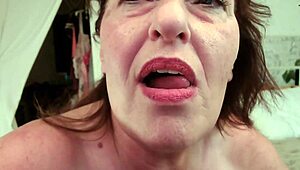 Hei, ai 3 minute să vorbim despre linsul curului meu curbat, stil Dawnskye?