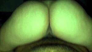 Gostosa Rabuda Cavalgou De Costas Na Vara Preta