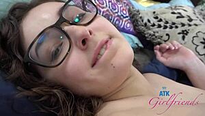 Nerdy Amateur Babe Leana Lovings Riding Cock for Creampie in GFE POV