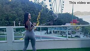 She seduced the staff and called him to lick her big ass in lingerie.