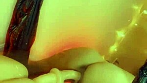 Yenniferpink kont glijdt over pik