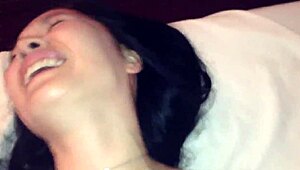 Йо, тайно чукане с тази азиатска масажистка... толкова горещо! 😏