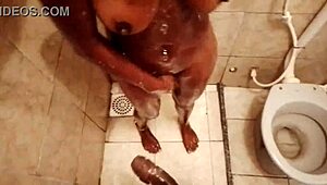 Enteada Taking a Shower While Stepdad Sneaks In for a Peek