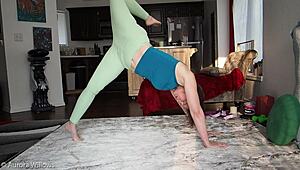 Learning to dance with cameltoe at the night club lesson