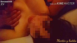 Chupandole las tetas a katita y ella enloquece gimiendo comenten.