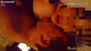 Chupandole las tetas a katita y ella enloquece gimiendo comenten.